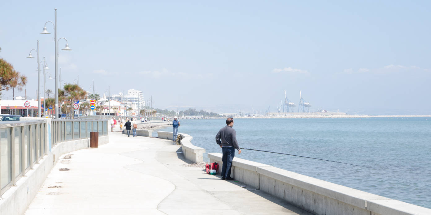 coisas para fazer em Larnaca - caminhando até Finikoudes Promenade 